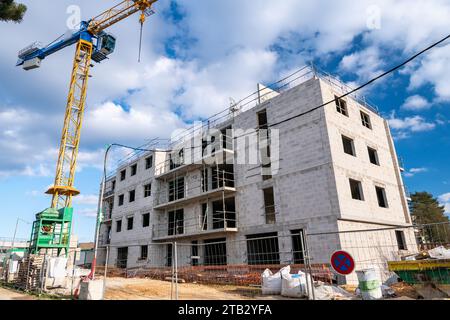 Construction of a luxury residential housing complex: crane on the building site and building under construction Stock Photo