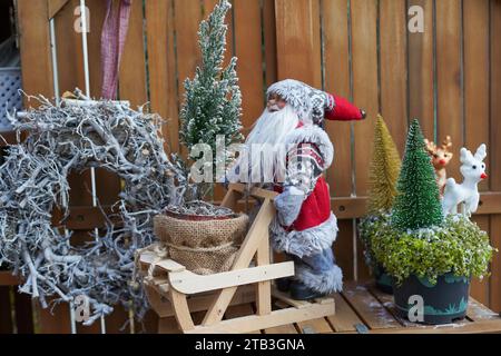 Winter decor. Beautiful flower arrangement in the store, Christmas decoration outdoors Stock Photo