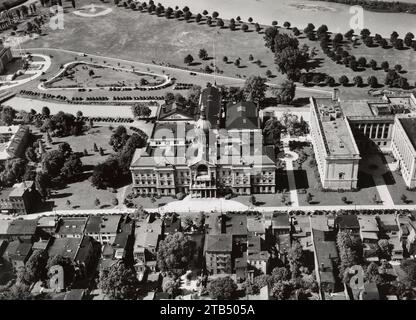 Airscapes New Jersey - Aerial of the State House in Trenton, NJ June 1946 Stock Photo