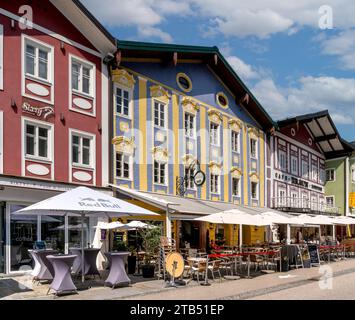 Mondsee, Upper Austria – AT – June 7, 2023 Horizontal view of some of the cafes in the quaint and colorful town of Mondsee’s main square.g Stock Photo