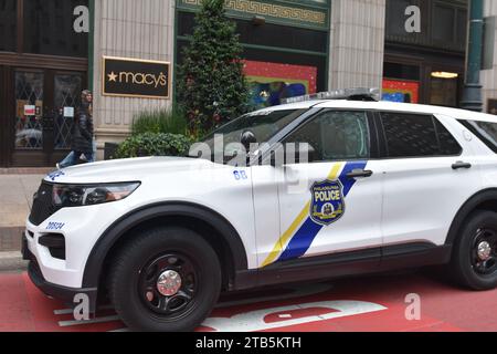 Philadelphia, United States. 04th Dec, 2023. Police seen stationed outside of Macy's. Man allegedly shoplifts and stabs two security guards At Macy's In Philadelphia. Philadelphia police say a man that attempted to steal merchandise at Macy's Monday morning returned to the store and stabbed two security guards, killing one and injuring the other. Credit: SOPA Images Limited/Alamy Live News Stock Photo