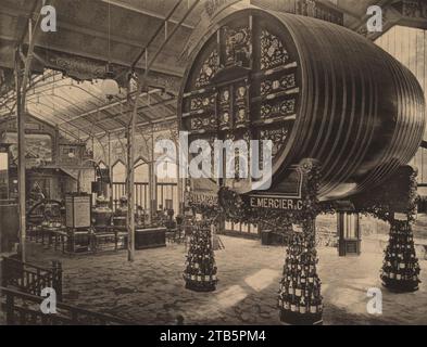Vue intérieure de l'exposition des produits alimentaires, Exposition universelle 1889. Stock Photo