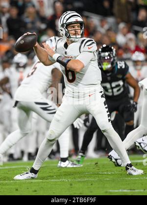 Jacksonville, FL, USA. 4th Dec, 2023. Cincinnati Bengals quarterback Jake Browning (6) in the 1st half of game against the Jacksonville Jaguars in Jacksonville, FL. Romeo T Guzman/Cal Sport Media/Alamy Live News Stock Photo