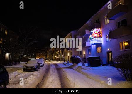 Stockholm, Sweden. 04th Dec, 2023. Christmas decorations on a balcony on an apartment building in Bromma, Stockholm, Sweden, on December 4, 2023.Photo: Caisa Rasmussen/TT/code 12150 Credit: TT News Agency/Alamy Live News Stock Photo