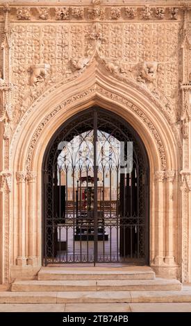 Gateway from the nave to the chancel via the ornate rood screen in the medieval cathedral at Lincoln, England. Stock Photo