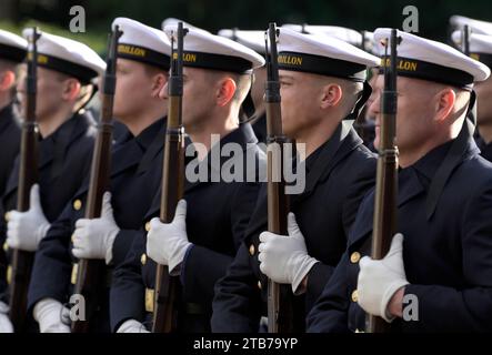 DEU, DEUTSCHLAND : Marinesoldaten vom Wachbataillon der Bundeswehr, 15.11.2023 DEU, GERMANY : Navy soldiers of the guard battalion of Bundeswehr, 15.11.2023 *** DEU, GERMANY Navy soldiers of the guard battalion of the Bundeswehr, 15 11 2023 DEU, GERMANY Navy soldiers of the guard battalion of the Bundeswehr, 15 11 2023 Credit: Imago/Alamy Live News Stock Photo