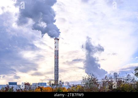 Emissions from a chimney of an industrial plant, Paper Mill Sappi Ehingen GmbH, Ehingen an der Donau, Baden-Wurttemberg, Germany, October 30, 2023. Stock Photo