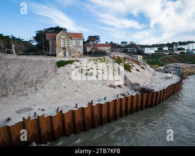 Soulac-sur-Mer (central-western France), February 20, 2023: coastal erosion control on the beach “plage de l’Amelie”. Riprap, rocky peaks, protective Stock Photo