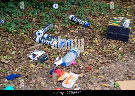 Coleshill, UK. 24th September, 2023. Used cans of nitrous oxide and balloons discarded in a lay-by in Buckinghamshire by drug users. The Government have reported that 'Possession of nitrous oxide, also known as ‘laughing gas’, will be illegal by the end of the year, with users facing up to two years in prison, under a zero-tolerance approach to anti-social behaviour. The ban was promised as part of the government’s Anti-Social Behaviour Action Plan, with the Home Secretary urging police forces to get tougher on flagrant drug taking in the streets, which blights communities. Secondary legislati Stock Photo