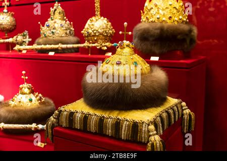 Royal monomakh hat made of gold and fur. exhibits in the armory chamber of the Moscow Kremlin. December 21, 2021. Moscow. Russia. Stock Photo