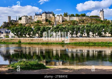 Chinon (central-western France): the town and the royal fortress built in the 12th century on a rocky spur overlooking the Vienne river. Loire Valley. Stock Photo