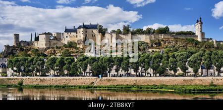 Chinon (central-western France): the town and the royal fortress built in the 12th century on a rocky spur overlooking the Vienne river. Loire Valley. Stock Photo