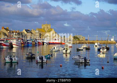 Barfleur (Normandy, north-western France): the small village and its fishing port. St. Nicholas’ Church( “eglise Saint-Nicolas”) registered as a Natio Stock Photo