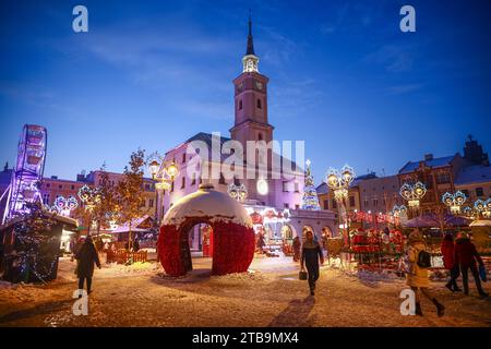 Gliwice, Poland. 5th Dec, 2023. Christmas decorations are seen around the Town Hall during Christmas market at the main square in Gliwice, Poland on December 5, 2023. (Credit Image: © Beata Zawrzel/ZUMA Press Wire) EDITORIAL USAGE ONLY! Not for Commercial USAGE! Credit: ZUMA Press, Inc./Alamy Live News Stock Photo