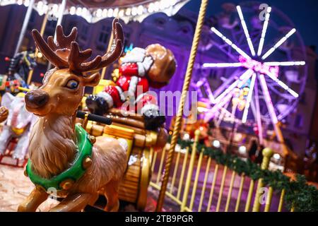 Gliwice, Poland. 5th Dec, 2023. Old fashioned French carousel during Christmas market at the main square in Gliwice, Poland on December 5, 2023. (Credit Image: © Beata Zawrzel/ZUMA Press Wire) EDITORIAL USAGE ONLY! Not for Commercial USAGE! Credit: ZUMA Press, Inc./Alamy Live News Stock Photo