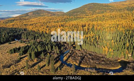 The Yaak River and Purcell Mountains in fall. Yaak Valley, Montana. (Photo by Randy Beacham) Stock Photo