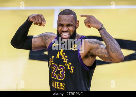 Los Angeles, USA. 5th Dec, 2023. Los Angeles Lakers' LeBron James celebrates his 3-pointer against the Phoenix Suns during an NBA basketball game in Los Angeles, the United States, Dec. 5, 2023. Credit: Zhao Hanrong/Xinhua/Alamy Live News Stock Photo