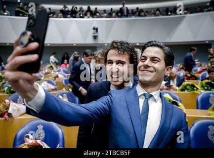 The Hague, Netherlands. 06th Dec, 2023. Jesse Klaver (GroenLinks/PvdA) and Rob Jetten (D66) take a selfie in the plenary hall prior to the swearing-in of the new members of the House of Representatives. ANP ROBIN VAN LONKHUIJSEN netherlands out - belgium out Credit: ANP/Alamy Live News Stock Photo