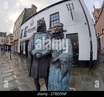 Shakespeare and Anne Hathaway sculpture, Worcester. Stock Photo