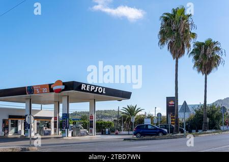 Felanitx, Spain; november 19 2023: General view of a gas station of the Spanish multinational company Repsol on a sunny morning. Felanitx, island of M Stock Photo