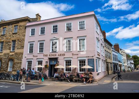 The King’s Arms public house on Holywell Street Oxford City Centre, Oxfordshire, England, UK Stock Photo