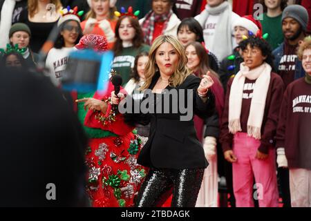 New York, New York, USA. 6th Dec, 2023. (NEW) Hoda Kotb and Jenna Bush Hager Performed on the Today Show. December 06, 2023.new York, USA: Hoda Kotb and Jenna Bush Hager, joined by their vocal coach Cheryl Porter and the enchanting voices of the Manhattan School of Music choral ensemble, dazzled audiences on the Today Show with a flawless rendition of their holiday hit ''Carefree Christmas''. The song's soaring popularity continues to climb on the music charts, showcasing the magic of their collaborative performance. (Credit Image: © Jorge Estrellado/TheNEWS2 via ZUMA Press Wire) EDITORIAL Stock Photo
