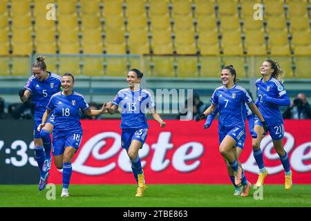 Parma, Italy. 05th Dec, 2023. Italy celebrates another goal during UEFA Womens Nations League football match between Italy and Switzerland at Stadio Ennio Tardini in Parma, Italy. (Foto: Daniela Porcelli/Sports Press Photo/C - ONE HOUR DEADLINE - ONLY ACTIVATE FTP IF IMAGES LESS THAN ONE HOUR OLD - Alamy) Credit: SPP Sport Press Photo. /Alamy Live News Stock Photo