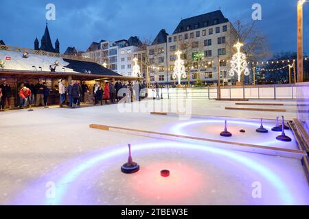 Cologne, Germany December 06 2023: Curling at the christmas market Heinzel's winter fairytale in the old town of cologne Stock Photo