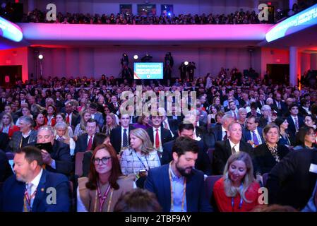 Tuscaloosa, Alabama, USA. 6th Dec, 2023. Spectators are seen here ahead of the fourth GOP presidential debate on the University of Alabama campus in Tuscaloosa, Alabama. (Credit Image: © Michael Palmer/ZUMA Press Wire) EDITORIAL USAGE ONLY! Not for Commercial USAGE! Stock Photo