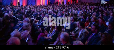 Tuscaloosa, Alabama, USA. 6th Dec, 2023. Spectators are seen here ahead of the fourth GOP presidential debate on the University of Alabama campus in Tuscaloosa, Alabama. (Credit Image: © Michael Palmer/ZUMA Press Wire) EDITORIAL USAGE ONLY! Not for Commercial USAGE! Stock Photo