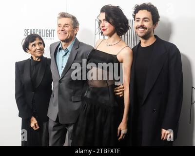 New York City, United States. 06th Dec, 2023. MANHATTAN, NEW YORK CITY, NEW YORK, USA - DECEMBER 06: Kathryn Hunter, Willem Dafoe, Margaret Qualley and Ramy Youssef arrive at the New York Premiere Of Searchlight Pictures' 'Poor Things' held at the DGA New York Theater on December 6, 2023 in Manhattan, New York City, New York, United States. (Photo by Jordan Hinton/Image Press Agency) Credit: Image Press Agency/Alamy Live News Stock Photo