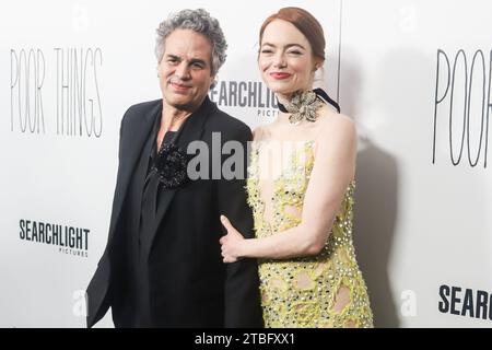 New York City, United States. 06th Dec, 2023. MANHATTAN, NEW YORK CITY, NEW YORK, USA - DECEMBER 06: Mark Ruffalo and Emma Stone arrive at the New York Premiere Of Searchlight Pictures' 'Poor Things' held at the DGA New York Theater on December 6, 2023 in Manhattan, New York City, New York, United States. (Photo by Jordan Hinton/Image Press Agency) Credit: Image Press Agency/Alamy Live News Stock Photo