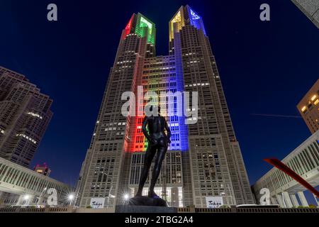 Sculpture and government building in Tokyo in the night Stock Photo