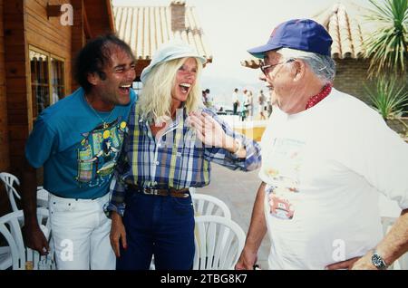 Luis Ortiz y Moreno, Gunilla Gräfin zu Bismarck und Prinz Alfonso zu Hohenlohe-Langenburg am Rande der MSC Marbella Rallye, Spanien um 1993. Stock Photo