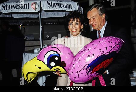 Ulrike von Möllendorff, deutsche Journalistin, Nachrichtensprecherin und Fernsehmoderatorin, mit Ehemann Horst Volckmann, Hamburger Industriemanager, Deutschland, circa 1997. Stock Photo