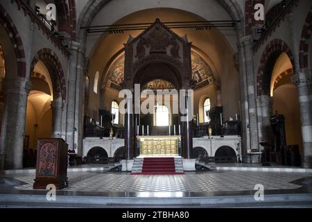 Milano Italy - Basilica Sant'Ambrogio, inside Stock Photo