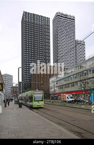 The new residential towers of the 101 George Street development (left)and College Road (right). East Croydon Station tram stop in foreground. Stock Photo