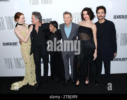 New York City, USA. 06th Dec, 2023. Emma Stone, Mark Ruffalo, Kathryn Hunter, Willem Dafoe, Margaret Qualley and Ramy Youssef attending the 'Poor Things' New York Premiere held at the DGA Theater on December 6, 2023 in New York City, NY © Steven Bergman/AFF-USA.COM Credit: AFF/Alamy Live News Stock Photo