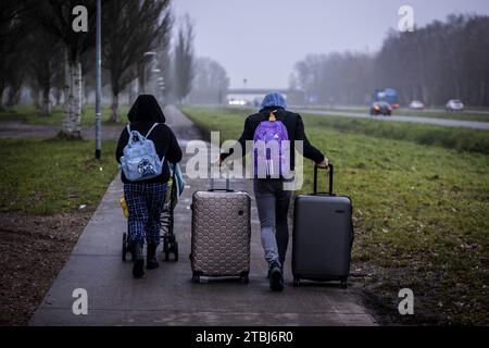 TER APEL - Asylum seekers arrive at the site of the asylum seeker center and registration center in Ter Apel. The Justice and Security Inspectorate concludes that the situation on the grounds of the asylum seeker center and registration center is unsafe and untenable. ANP VINCENT JANNINK netherlands out - belgium out Stock Photo