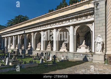 Mountain burial halls with sculptures on the graves, Monumental Cemetery, Cimitero monumentale di Staglieno), Genoa, Italy Stock Photo