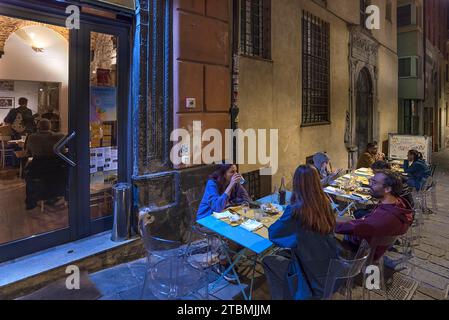 Guests sitting in the outdoor area of the Trattoria delle Grazie, Via delle Grazie, 48, Old Town, Genoa, Italy Stock Photo