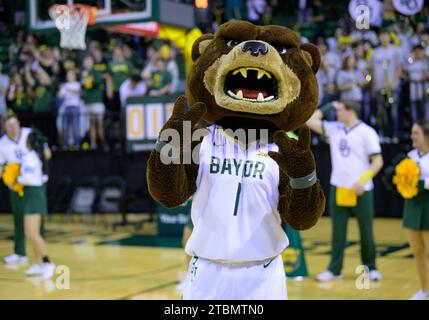 Waco, Texas, USA. 5th Dec, 2015. Texas Longhorns cheerleader performs ...