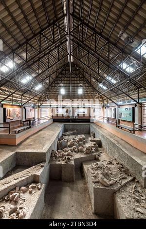 Ban Chiang national museum, Exhibition of excavation site, at Wat Pho Si Nai, Ban Chiang, Udon Thani, Isan, Thailand, Southeast Asia, Asia Stock Photo