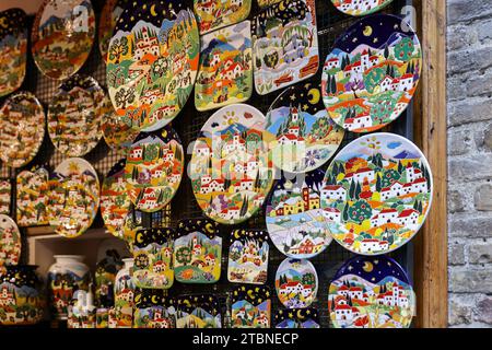 San Gimignano, Italy - Sept 17, 2022: Shop with typical Italian ceramics in San Gimignano. Tuscany, Italy Stock Photo