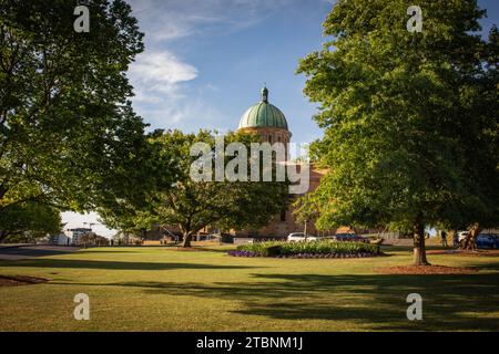 'Timeless elegance meets modern charm in the heart of Kew, Melbourne's Heritage Square. A captivating blend of history and beauty. Stock Photo