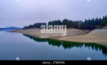 Cle Elum Lake and the Cascade Mountains in December Stock Photo