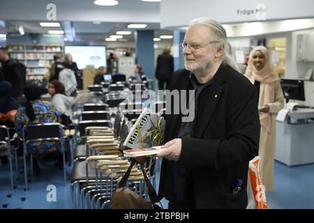 The Nobel laureate in literature, Jon Fosse, makes the traditional visit Friday 08 December to the Stockhoml suburb Rinkeby library to meet school students.Photo: Christine Olsson/TT/Code 10430 Credit: TT News Agency/Alamy Live News Stock Photo