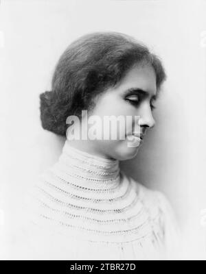 Helen Keller, head-and-shoulders portrait, facing right 1904 Stock Photo