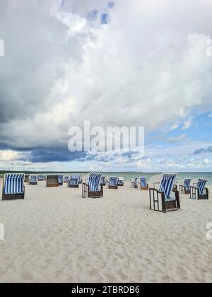 Germany, Mecklenburg-Western Pomerania, Prerow, cloud formation on the beach at the Baltic Sea coast, thunderstorm atmosphere, rain cloud over beach chair Stock Photo