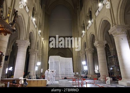 Paris, France. 08th Dec, 2023. © PHOTOPQR/LE PARISIEN/Delphine Goldsztejn ; Paris ; 08/12/2023 ; Le chantier de Notre-Dame de Paris un an avant la réouverture au public. Le 08/12/2023 Photo : Delphine Goldsztejn Notre-Dame de Paris Cathedral on the Ile de la Cite in Paris, on December 8, 2023, during its reconstruction after the fire that destroyed the Cathedral April 15, 2019. Credit: MAXPPP/Alamy Live News Stock Photo